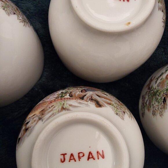 VINTAGE JAPAN TEAPOT BAMBOO HANDLE, PEACOCK DESIGN 4 MATCHING CUPS GORGEOUS SET - Picture 3 of 13